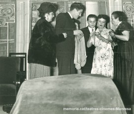 "La educación de los padres" amb (?),  Joan Torrens, Àngel Tulleuda, Rosa Vila i Crispina Gros. (1960)