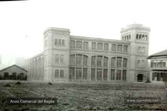 Fotografies de la Fàbrica Nova, poc després de la seva inauguració, que va tenir lloc l’any 1926. (Arxiu Comarcal del Bages).