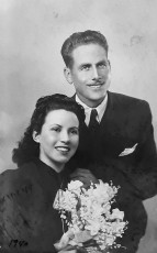 Victorià Martínez i Adelaida Viñals el 1940. Foto de casament. (Col·lecció familiar).