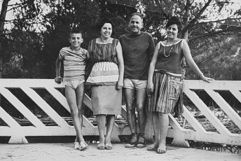 La família Martínez al paratge Biarritz de la riera de Cornet. (Col·lecció familiar).