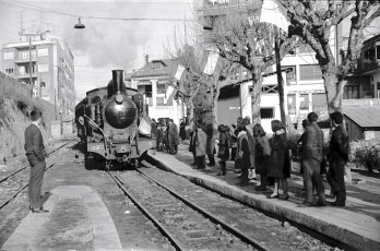 1968-69: tren de vapor, al baixador de l’actual pàrquing Saclosa. (Autor: Antoni Quintana Torres). 