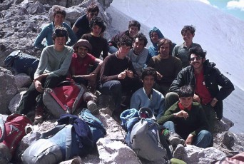 1975: Grup de pioners a la Bretxa de Rotllan a la travessa des d’Ordesa al Mont Perdut. 