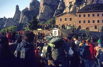1976: Trobada de Pasqua amb la celebració a prop de Santa Cecília de Montserrat. 