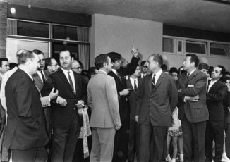 13/6/1968: inauguració del “Club Tenis Manresa”, amb la presència, entre diferents autoritats i directius de l’entitat, de Joan Antoni Samaranch. (Fotografia: Antoni Quintana Torres).