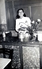 Any 1951: Angelina Bosch Tomàs, a l’interior de la Granja Saldes.