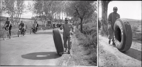 Joan Montaña, acompanyat de motos i bicicletes, en el seu intent de portar el pneumàtic de Manresa a Berga. Precisament la roda posa: “Manresa” i “Berga”. (Fotografies d'Antoni Quintana Torres facilitades per Jaume Grandia)